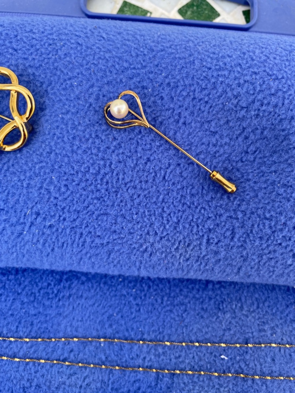 Gold Pearl Stick Pin Lapel Brooch - Elegant Accent